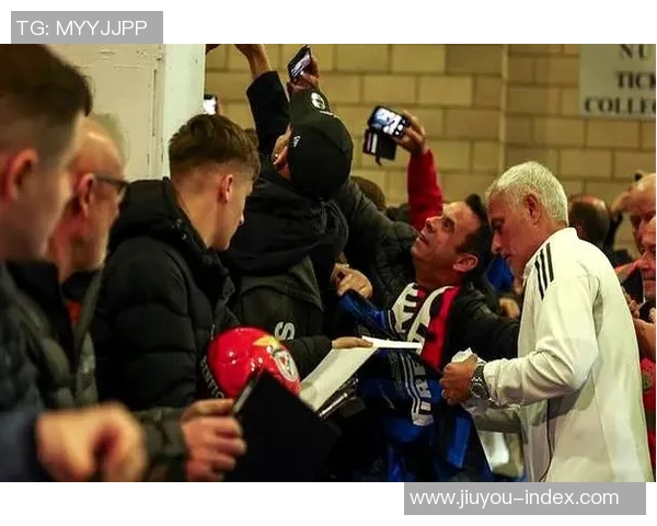 英超激战：本菲卡与AC米兰互交白卷全场沸腾点评引发热议