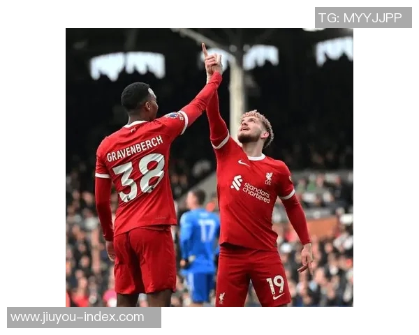 友谊赛惊现红牌风波利物浦与曼联战成平局引发热议